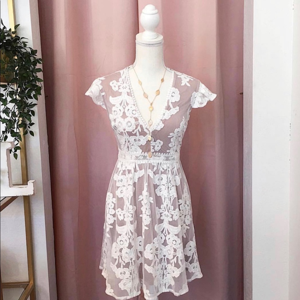 Main Strip Hannah Lace Dress NWT